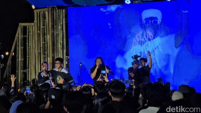 1762622623866-club-dangdut-racun-hibur-penonton-di-hari-pertama-wjf-2025-1762607388693_169