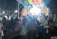 1762622730842-pengunjung-west-java-festival-wjf-2025-di-kiara-artha-park-sabtu-8112025-memenuhi-mini-stage-yang-menampilkan-xo-band-1762603711688_169