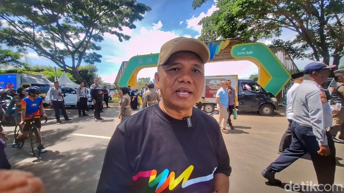 1762665905443-wakil-bupati-wabup-tasikmalaya-asep-sopari-al-ayubi-saat-wawancara-event-west-java-festival-wjf-2025-di-kiara-artha-park-kota--1762661070058_169