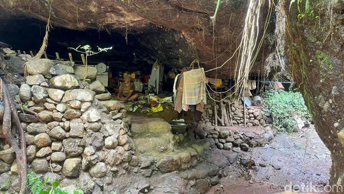 1762666094409-tempat-tinggal-manusia-gua-di-pedalaman-hutan-jombang-1762502547766_169