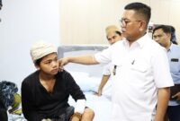 1762687582016-andra-soni-menjenguk-repan-di-rumah-singgah-badan-penghubung-provinsi-banten-1762550666789_169