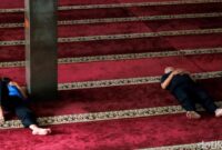 1762687619791-tidur-sejenak-di-masjid-untuk-isi-tenaga-saat-puasa-4_169