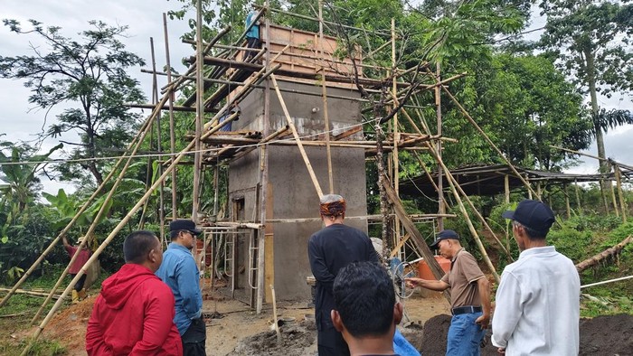 1762709218544-peninjauan-pembangunan-sarana-air-bersih-di-desa-bantarpanjang-kecamatan-jampang-tengah-1762674476988_169