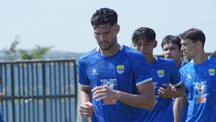 1762709240129-julio-cesar-1762671385533_169