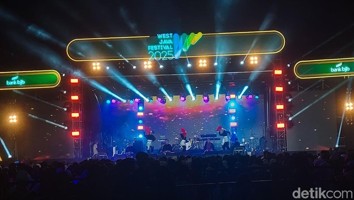 1762709320934-penampilan-pesilat-panglipur-pukau-penonton-wjf-2025-1762692763271_169