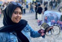 1762709386165-cici-25-raup-untung-dengan-jualan-bando-king-nasar-di-wjf-2025-1762690883554_169