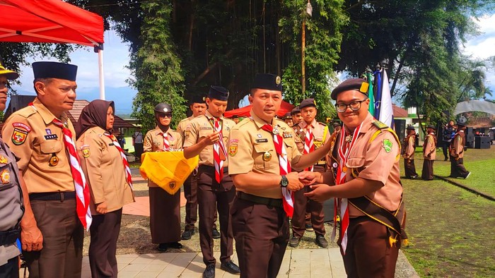 1762730466103-kepala-dinas-pendidikan-deden-sumpena-di-kegiatan-perkemahan-hari-pahlawan-1762662603987_169