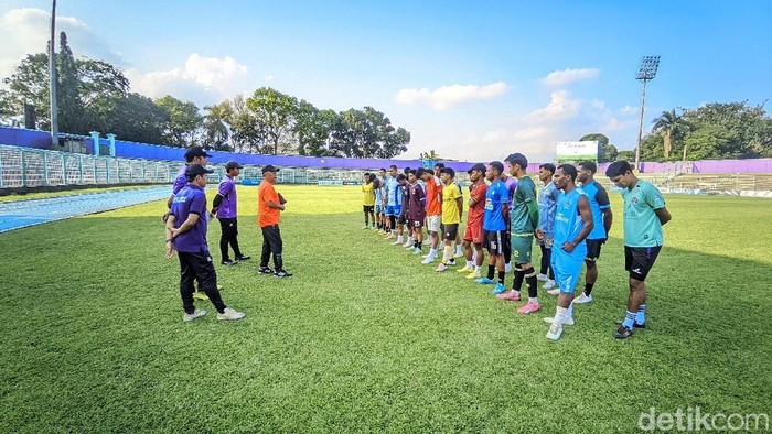 1762773964812-tim-psgc-ciamis-latihan-di-stadion-galuh-kabupaten-ciamis-1762756032318_169