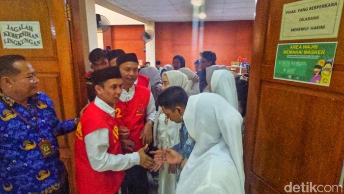 1762774115988-suasana-sidang-perusakan-rumah-di-cidahu-sukabumi-1762756880746_169