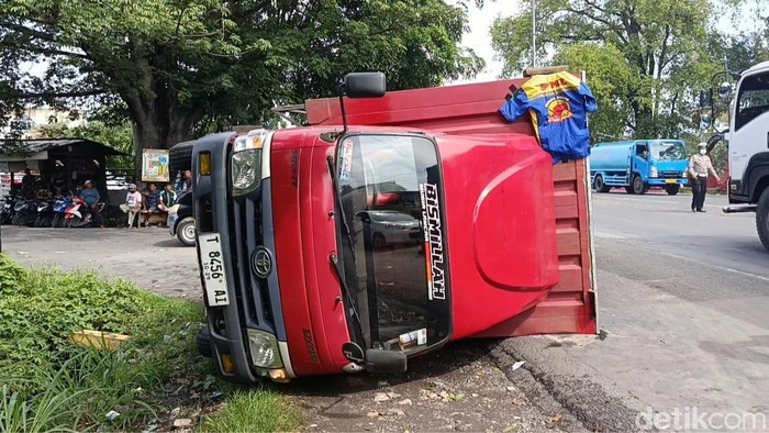 1762947081568-kecelakaan-di-cirebon-1762925870336_169