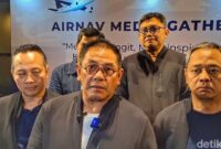 1763011776925-direktur-utama-airnav-indonesia-capt-avirianto-suratno-tengah-saat-konferensi-pers-di-ciwidey-valley-resort-kabupaten-bandung--1763000728460_169