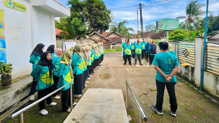 1763054675295-petugas-puskesmas-ciracap-mengikuti-apel-hari-kesehatan-nasional-ke-61-sebagai-wujud-komitmen-meningkatkan-pelayanan-kesehatan-1763004970269_169