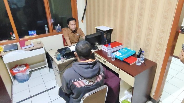 1763054814512-pelaku-pencabulan-di-kuningan-1763040238812_169