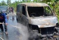 1763075771584-mobil-kas-bank-bni-hangus-terbakar-di-polman-1762947687614_169