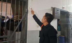 1763119677433-petugas-lapas-sumedang-saat-menunjukan-sistem-inovatif-bernama-sigap-sistem-gawat-darurat-dan-pertolongan-1763100334901_169