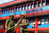 1763141205670-ilustrasi-petugas-damkar-bandung_169