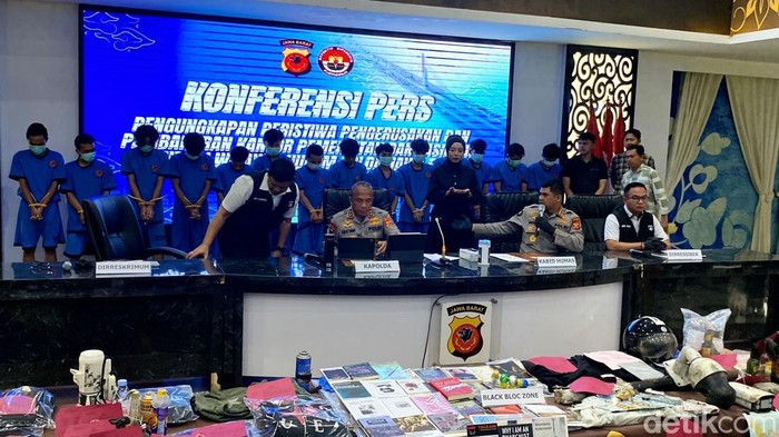 1763184226827-polda-jabar-tetapkan-42-tersangka-demo-rusuh-di-bandung-1758014411549_169