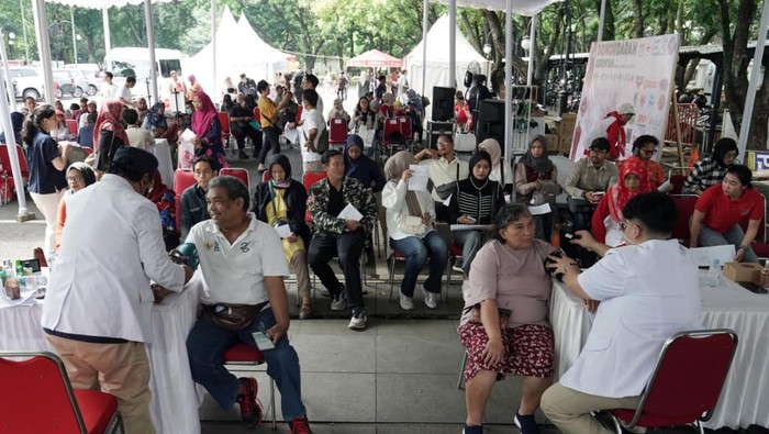 1763205763769-donor-darah-serentak-di-balai-kota-bandung-jawa-barat-sabtu-15112025-1763203401844_169