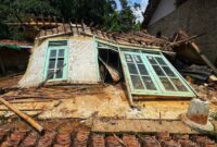 1763205788739-penampakan-rumah-difabel-yang-runtuh-di-cikembar-sukabumi-1763200097510_169