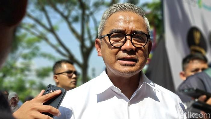 1763205817087-wali-kota-bandung-muhammad-farhan-1751441631085_169