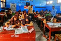 1763205839850-sekretaris-dinas-pendidikan-kabupaten-sukabumi-herdiawan-waryadi-tengah-memantau-proses-pembelajaran-di-salah-satu-kelas-sd-di-1763181330051_169