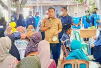1763227349645-bupati-karawang-aep-syaepuloh-saat-melakukan-pengecekan-kesehatan-gratis-di-tirtajaya-1763202892486_169