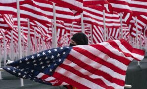 1763227415337-ribuan-bendera-as-meriahkan-pelantikan-joe-biden-4_169