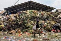 1763227514867-gunungan-sampah-kembali-hantui-pasar-induk-caringin-bandung-1758274471149_169