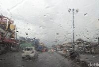 1763248666251-ilustrasi-hujan-1_169