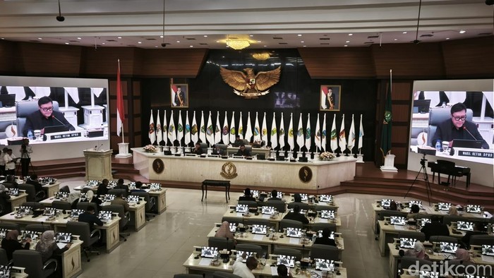 1763313733220-rapat-paripurna-dprd-jabar-peresmian-usulan-cdpob-cirebon-timur-1757480514372_169