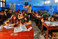 1763313754566-anak-anak-di-kabupaten-sukabumi-sedang-belajar-di-kelas-1763272442526_169