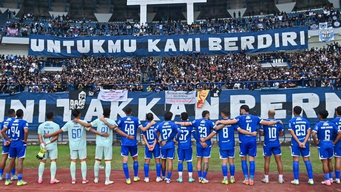 1763313820459-para-pemain-persib-bandung-1760945855508_169