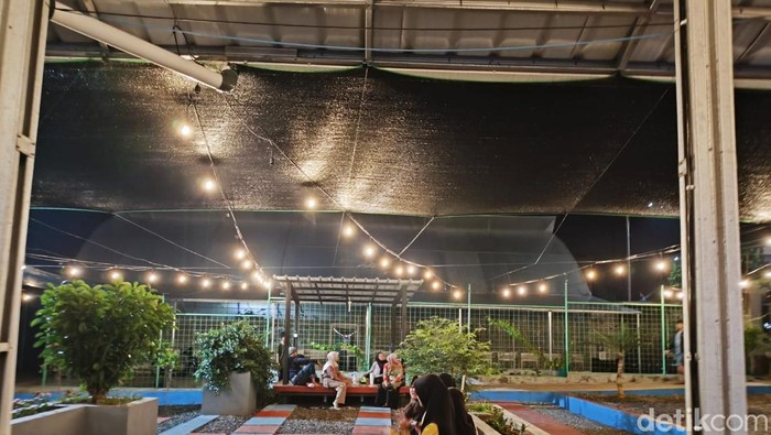 1763357192590-suasana-greenhouse-melon-premium-dan-pusat-jajan-serba-ada-desa-kasturi-1763285891475_169