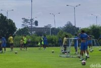 1763357208419-latihan-persib-bandung-senin-17112025-1763349706625_169