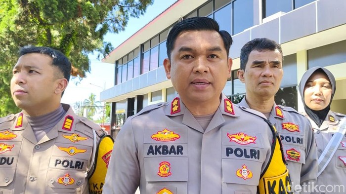 1763379175554-kapolres-kuningan-akbp-muhammad-ali-akbar-1763370510634_169