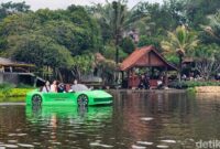 1763379238097-wisatawan-menjajal-perahu-lamborghini-di-floating-market-lembang-1763287090233_169