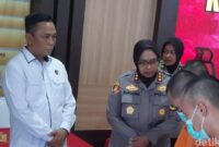 1763379249561-pelaku-pengedar-ganja-kering-di-cirebon-1763365875738_169