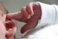 1763379272831-ilustrasi-bayi-diajak-nonton-konser-1_169