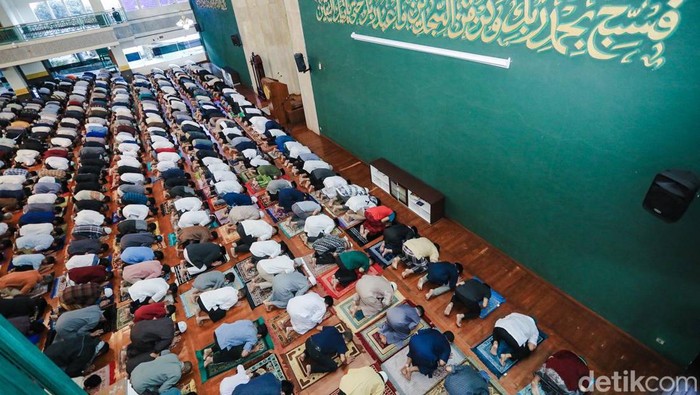 1763421360279-salat-iduladha-di-masjid-al-ukhuwah-kota-bandung_169