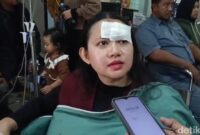 1763443621903-penumpang-yang-selamat-dari-kecelakaan-maut-di-tol-cipali-km-72-purwakarta-1763437742162_169