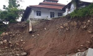 1763463935941-kondisi-masjid-wanantara-dari-ancaman-abrasi-1763459505995_43