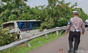 1763463937139-polisi-olah-tkp-kecelakaan-maut-di-km-72-tol-cipali-1763457795991_169