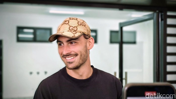 1763485521807-penyerang-persib-bandung-andrew-jung-1763474088066_169