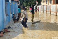1763615142898-kondisi-banjir-di-desa-gunungsari-kecamatan-waled-kabupaten-cirebon-1763611292663_169