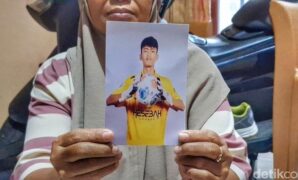 1763615166257-nenek-korban-imas-siti-rohanah-52-saat-menunjukan-foto-rizki-nur-fadhilah-18-1763536747341_169