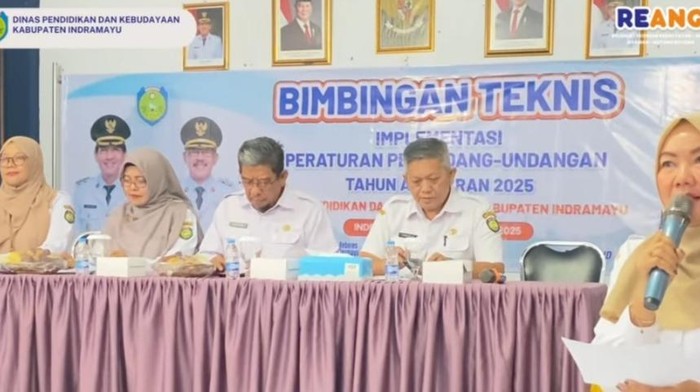 1763636712768-disdikbud-indramayu-menggelar-bimtek-bagi-kepala-sekolah-1763621648606_169