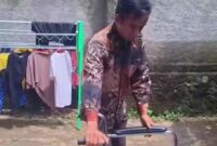 1763658311106-penyaluran-bantuan-kursi-roda-1763623624566_43