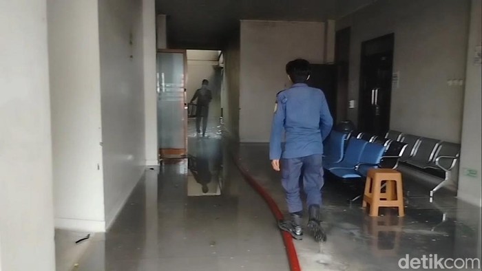 1763658319653-kebakaran-rs-pamanukan-subang-1763645622849_169