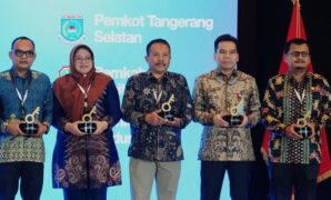 1763723118435-penghargaan-be-awards-untuk-pemkab-bandung-1763698817883_169