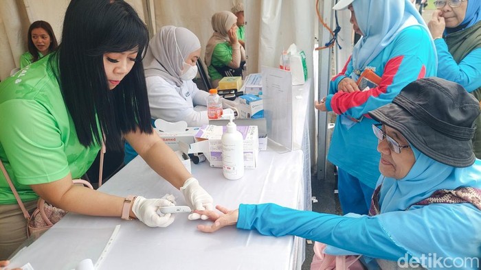 1763917489081-warga-kbb-melaksanakan-pemeriksaan-kesehatan-di-diabetes-nasional-dan-dunia-1763894317500_169